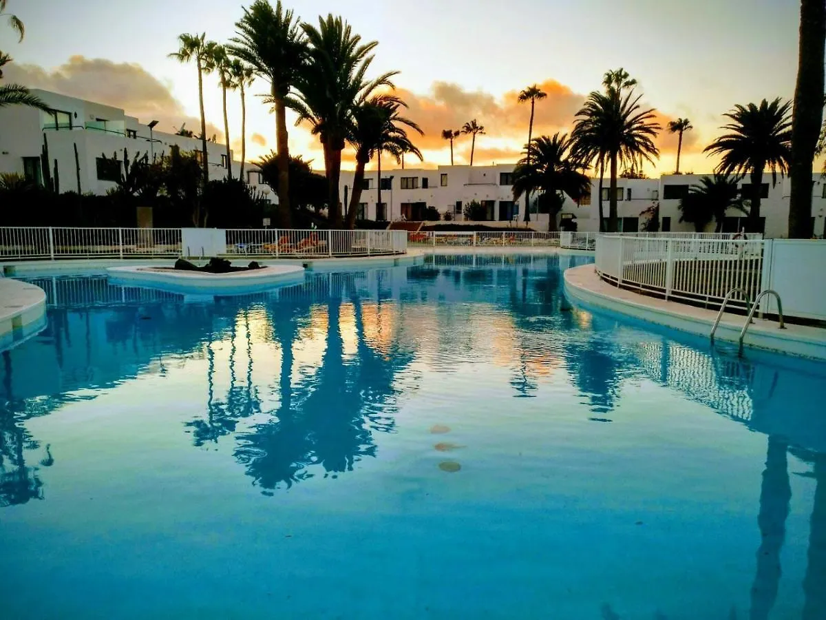 B46 Precioso Apartamento Pegado A La Playa contacts